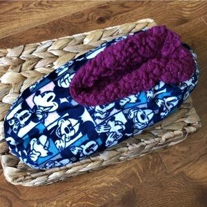 Disney Mickey Mouse: Fuzzy Babba Slipper socks in size 5.5-7.5 (s/M)